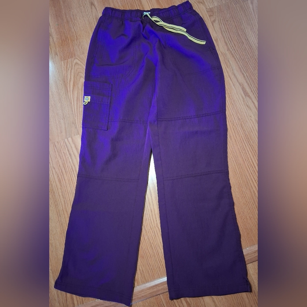 Wonder Wink Vibrant Purple Scrub Set - Picture 3 of 9